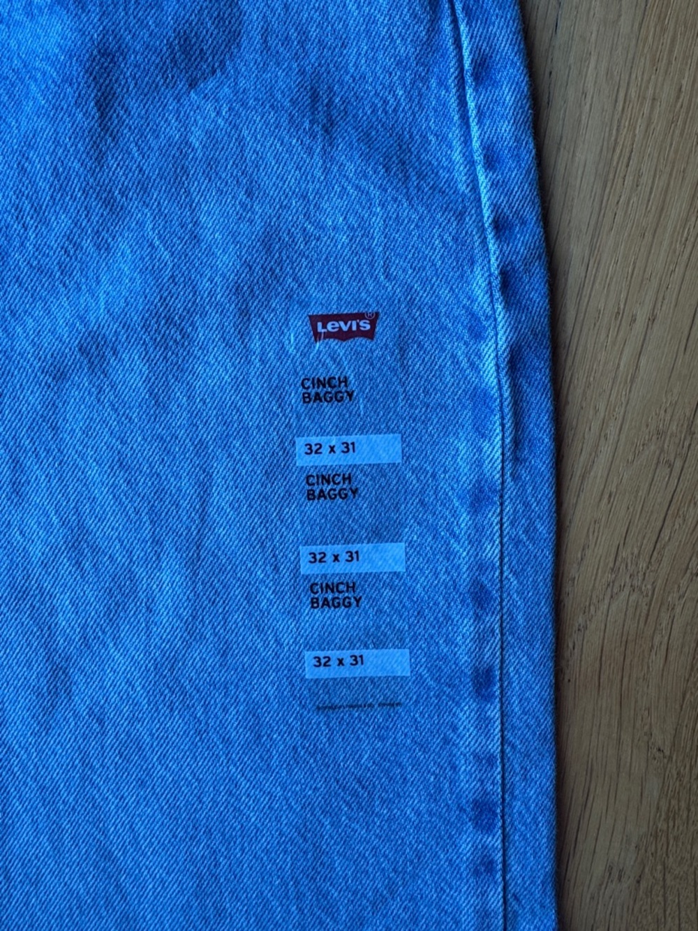 Levi's Women's Cinch Baggy Jeans - Picture 3 of 6